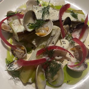 Poireau Brûlé, Coques, Vinaigrette À La Gwell, Pickles - Vermillon - 1304394