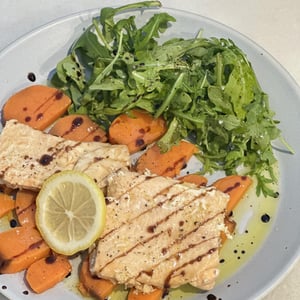 Slowly Cooked Salmon With Sweet Potatoes - Bago Wine Bar - 1291469