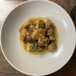 Spezzatino Di Maiale Alla Birra Con Cipolline - Ristorante il Pino - 944314