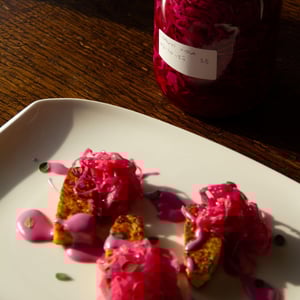 Tempeh Di Ceci Fatto In Casa E Cavolo Rosso Fermentato - Osteria del Vignaiolo c/o Tenuta San Marcello - 966478