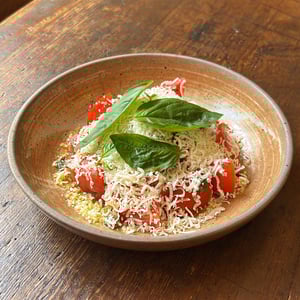 Tomates Anciennes, Chèvre Affiné, Câpres - La Vie en Rouge - 933800