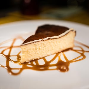 Torta Basca Con Salsa Al Caramello Salato - La Svolta - 1312224