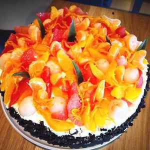 Génoise Au Chocolat, D'Une Crème Orange Amère & Grand-Marnier, De Chantilly, Recouvert D'Agrumes Frais & D'Oranges Confites - La Buvette - 420804