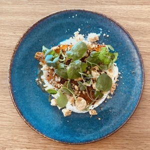 Les Carottes Rôties Au Carvi Noir & Cumin, Crème De Fêta, Pousse De Radis & Cresson, Crumble - Brume - 626359