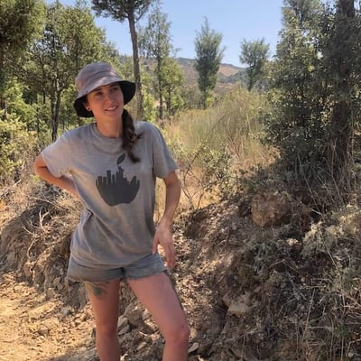 Domaine Menina d'Uva : la jeune fille et le raisin.