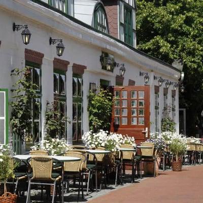 Our historic restaurant "Zur alten Post"  is run by the Ohlen-Hansen familiy ever since its opening in 1889. We are proud on our take to combine history with contemporary produce and wines.