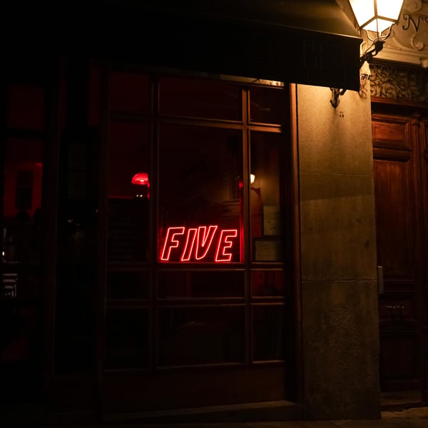 FIVE Wine&Dine 954499