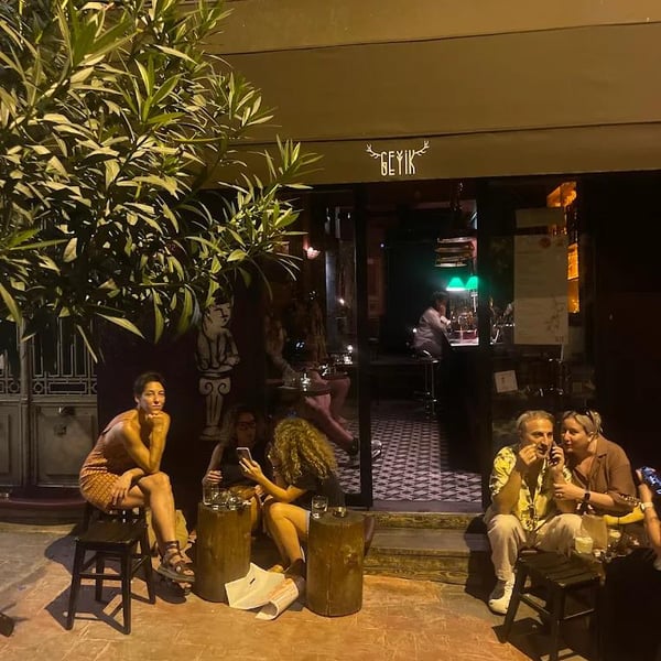 Geyik Bar 1371018