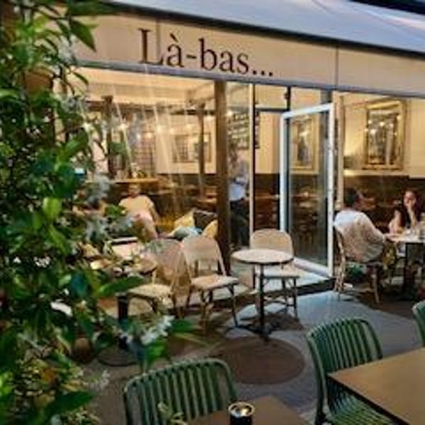Là-bas… 1404444