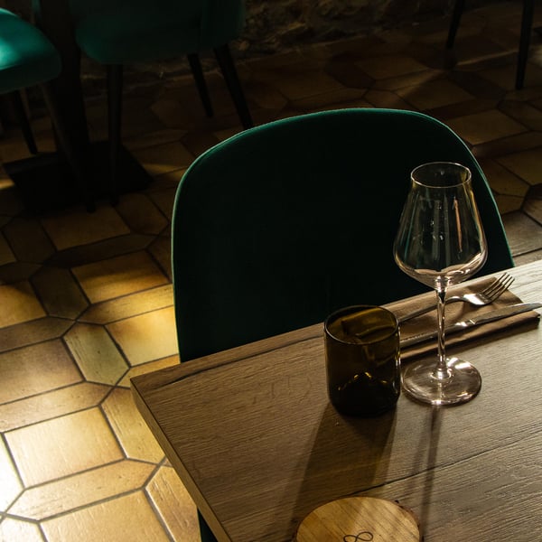 Milo, bistro et vins 974947