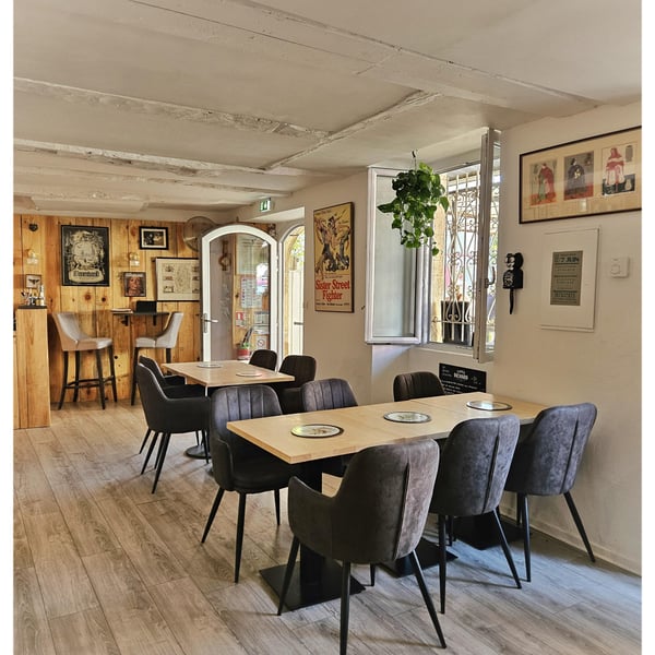 Restaurant Trois Cent Quatre 1396904