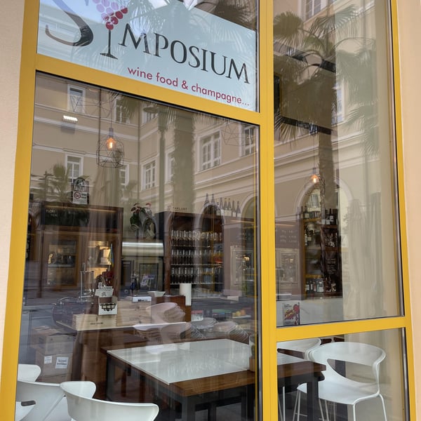 Symposium wine bar 618985