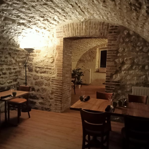 Ooli Restaurant 776618