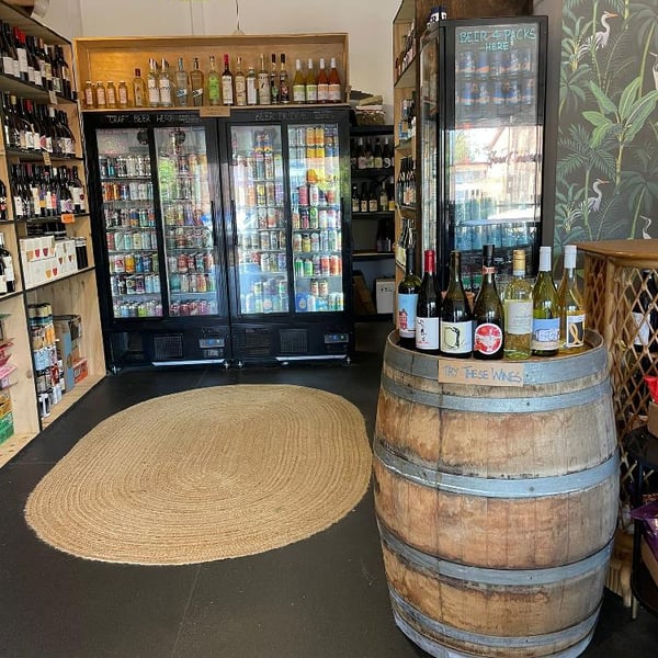 Upstairs wines 744078