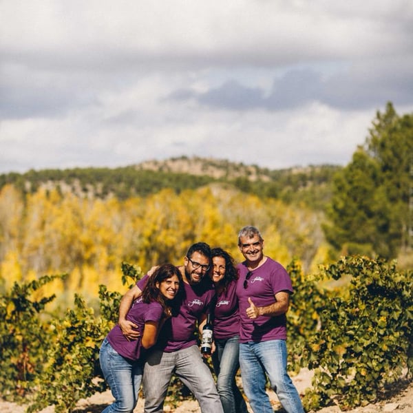 Bodegas Gratias. Familia y Viñedos - Ana Gómez, Iván Gómez, Silvia Araque y José Gómez