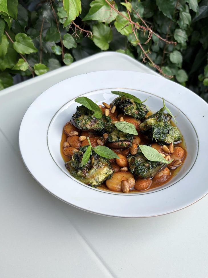 Beans In Roasted Tomato Sauce With Courgette, Aubergine, Smoked Paprika, Pine Nuts And Pistou - Winnowiercy Natural Wine Bistronomie - 1397769