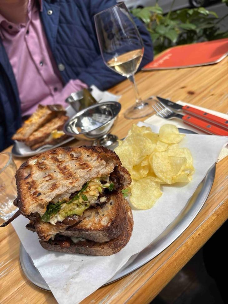 Bbq Mushroom Sandwich - salute Café & Weinbar - 1333822
