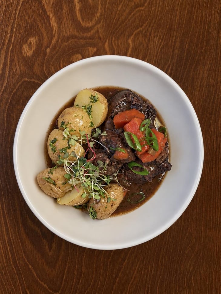 Boeuf Bourguignon Con Patatas Ratte - Casa Botella - 1404569
