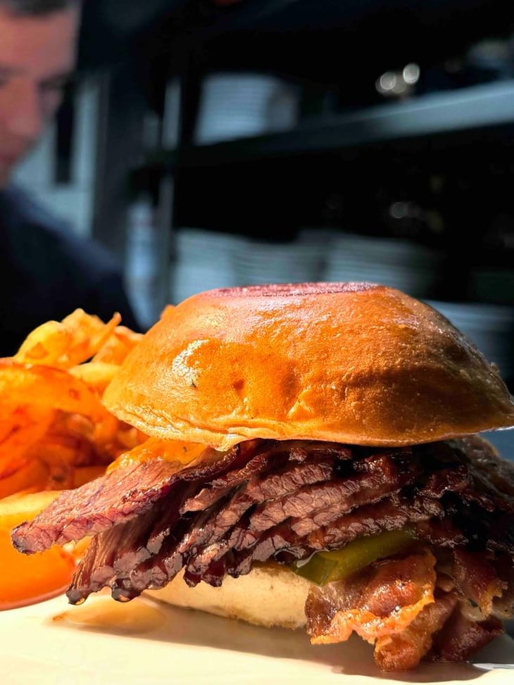 Brisket Beef Angus Burger - Café Paulette - 1356469