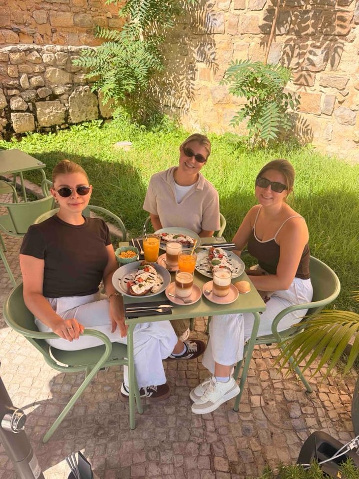 Brunch - Bago Wine Bar - 1375807