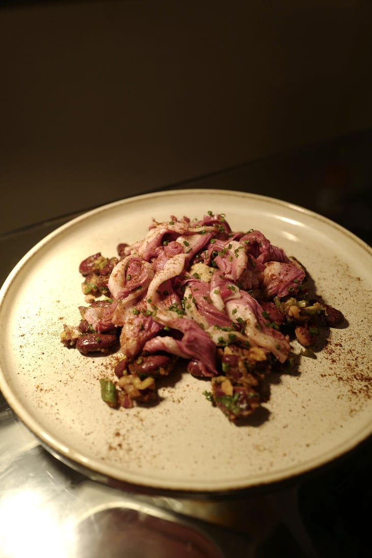 Chiffonade De Magret, Mayonnaise Aux Cèpes, Frijoles, Rau Ram - LE BÁNH MÌ - 869463