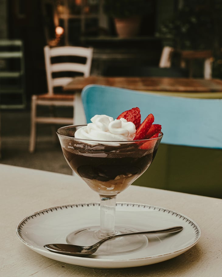 Dolce Gustoso Veg Spuma Di Cioccolata E Panna Veg E Fragole - daVVero - 1381863