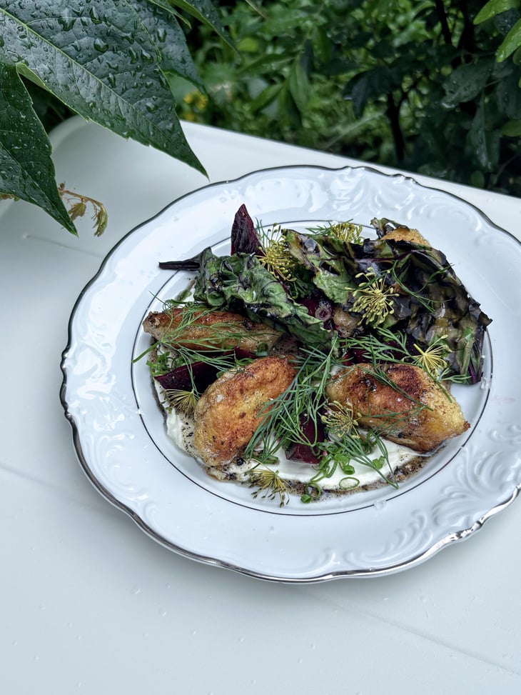 Quenelles Nature - Lyonnaise Dumplings Served On Crème Fraîche, With Roasted Young Beetroot And Leaves, Black Pepper Honey, Spring Onion And Dill - Winnowiercy Natural Wine Bistronomie - 1367671