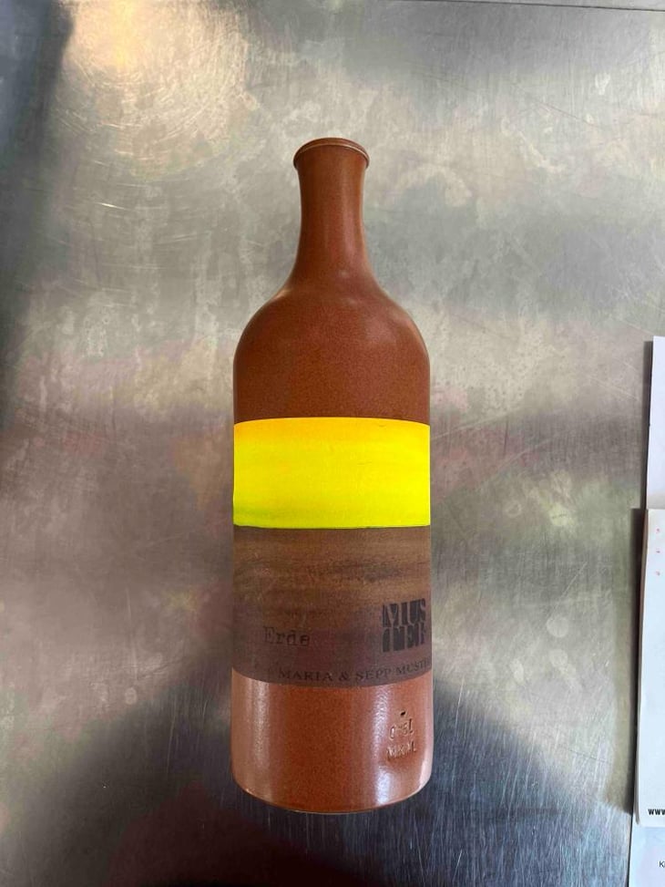 Erde - Weingut Muster - Maria & Sepp Muster 