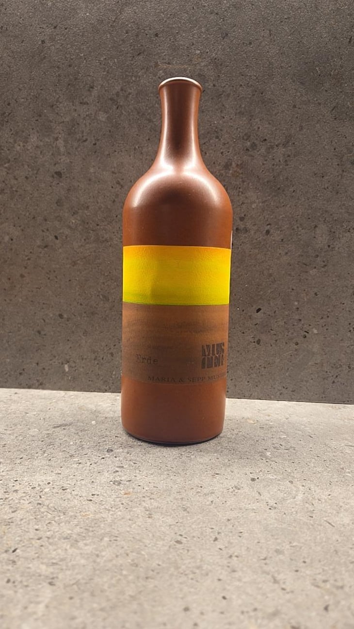 Erde - Weingut Muster - Maria & Sepp Muster 