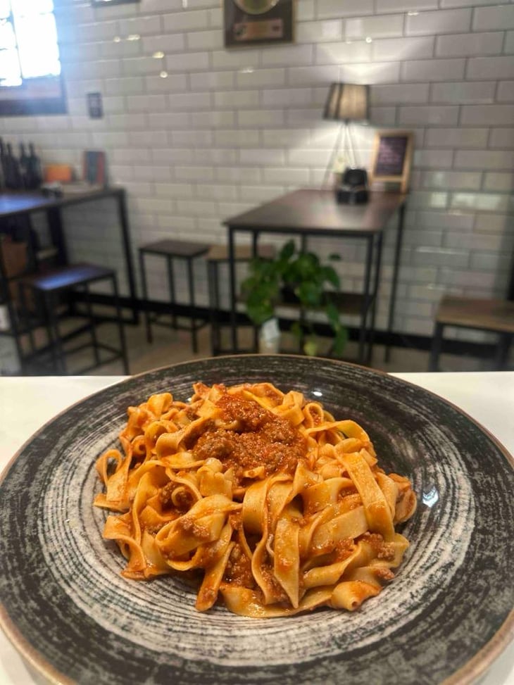 Fettuccine Fatte In Casa Al Ragu Di Manzo - Caffè Centrale - 1354232