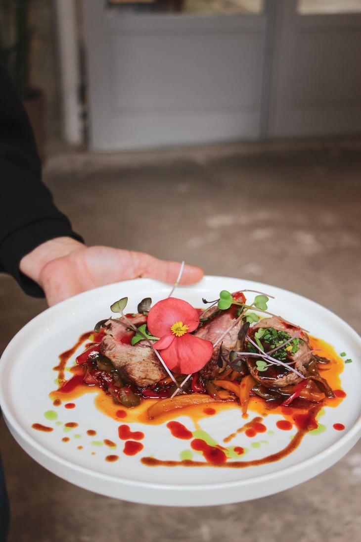 Filet Mignon, Poellé De Poivrons, Sauce Piquillos & Jus Serré De Porc - Les Ostals - 1350882