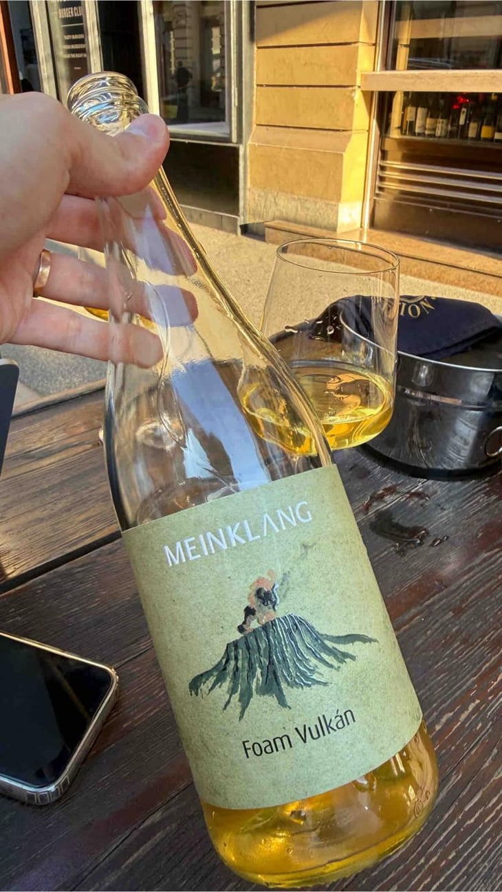 Foam Vulkán - Meinklang - Weingut Michlits - Angela & Werner Michlits 