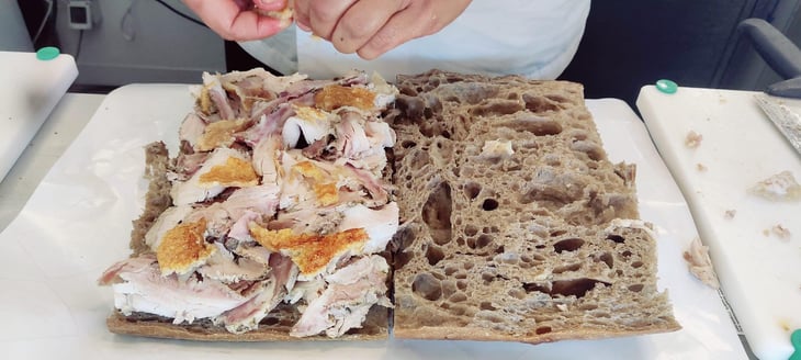Focaccia Fatta In Casa Ai 7 Cereali Con Porchetta - Porchetta e Bolicine - 950500