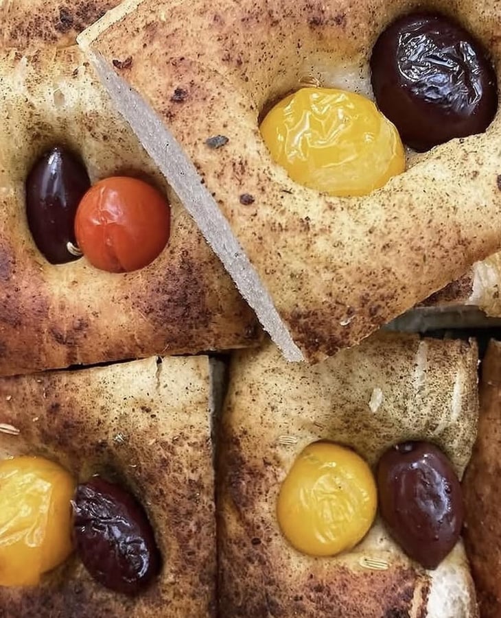Focaccia Olives Kalamata Et Tomates Cerises Bio - Chez Chloé - 1389110