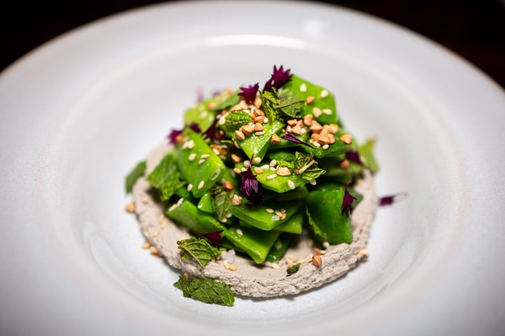 Green Beans, Cashew, Black Tahini, Mint, Sesame - VDB Bistronomie - 1305005
