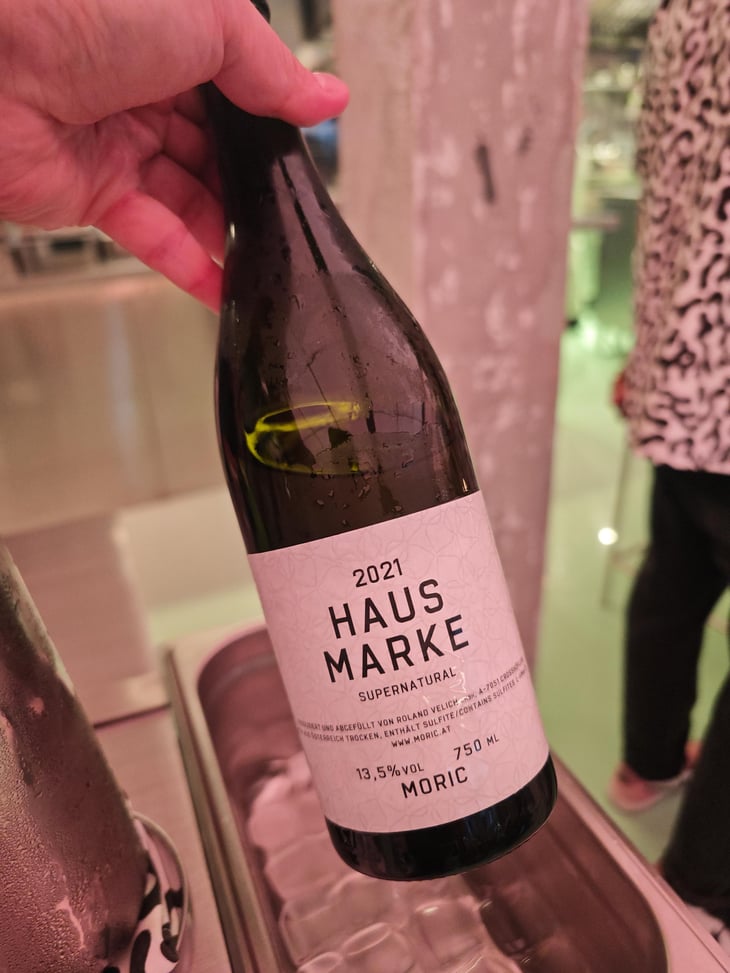 Hausmarke Supernatural Weiss - Weingut Moric - Roland Velich 