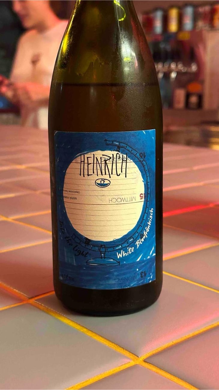 Into the light - Weingut Heinrich - Gernot & Heike Heinrich -2021