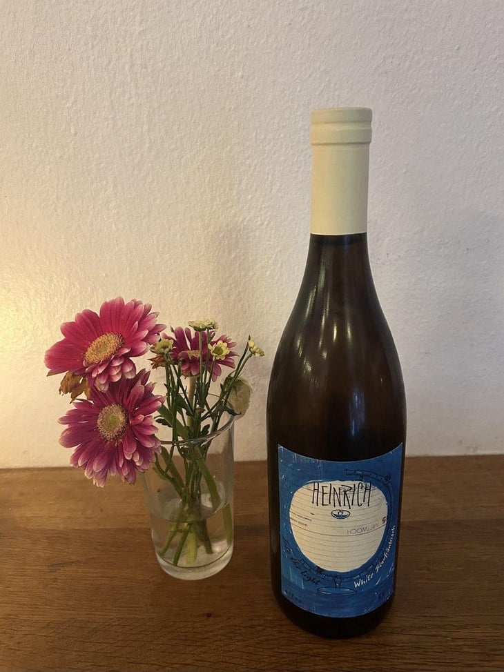 Into the light - Weingut Heinrich - Gernot & Heike Heinrich -2021