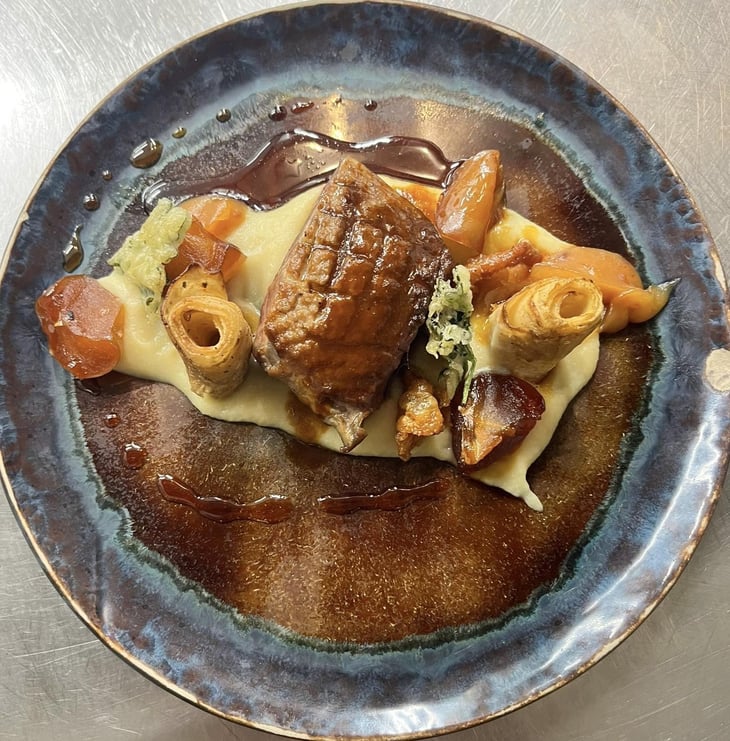 Magret De Conard Fumé, Purée De Céleri Pomme, Céleri Rôti Et Pomme Caramélisé - Auberge des trois ami.es - 1332424