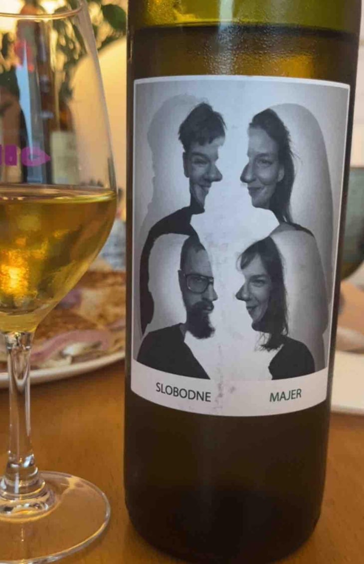 Majer Blanc - Slobodné Vinárstvo - Majer Zemianske Sady - Michal Kuropka, Agnes Lovecká, Katarína Kuropková -2021