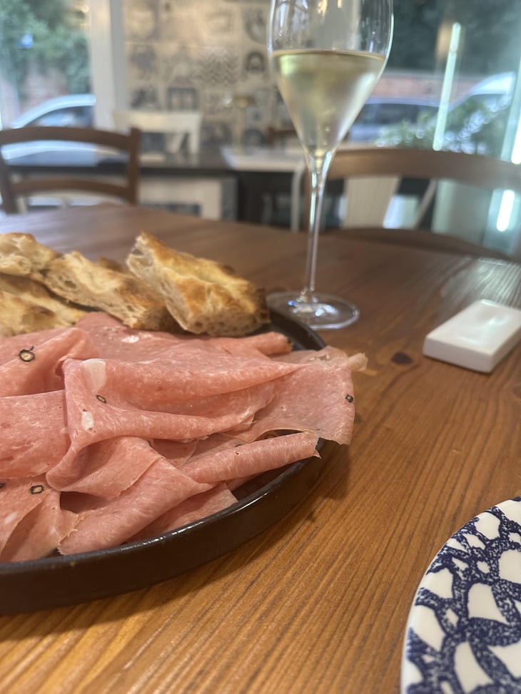 Mortadella Artigianale Con Focaccia - Retro bottiglieria alimentare - 1368235