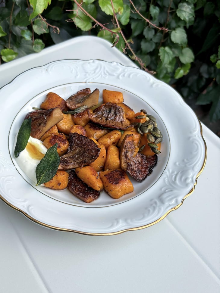 Pumpkin Gnocchi With Saffron Milk Caps, Brown Butter, Pumpkin Cream, Pumpkin Seeds, Crème Fraîche And Sage - Winnowiercy Natural Wine Bistronomie - 1397772
