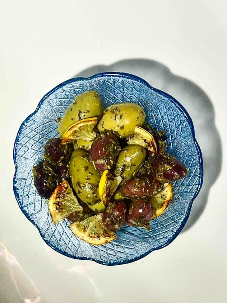 Olives With Charred Lemon - Polly wine bar - 1301024