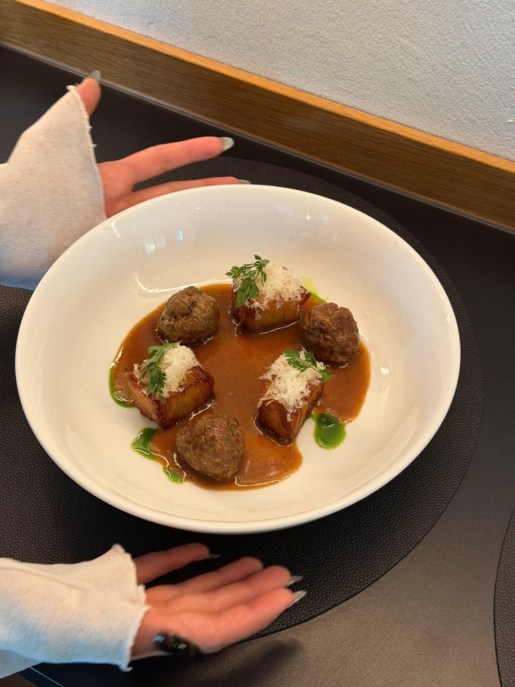Pan-Fried Beef And Lamb Meatballs - Hotel - Restaurant Panorama - 1349753