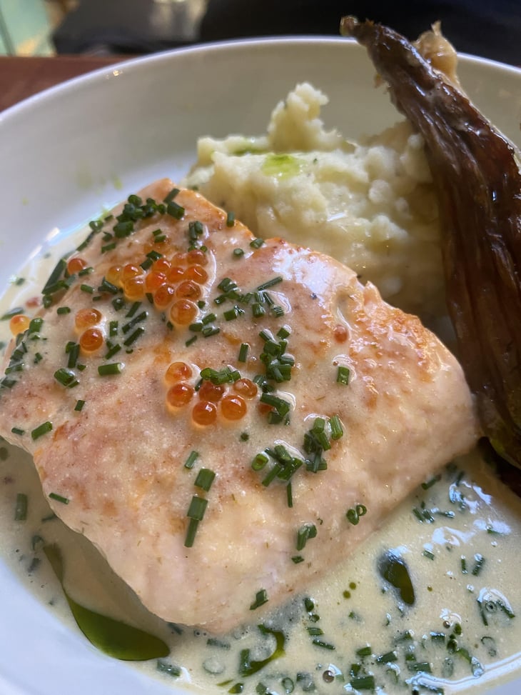 Pavé De Truite Sauce Aux Crevettes Grises, Écrasé De Pommes De Terre Et Fenouil Braisé - Le BAM - Bar a Manger - 851529