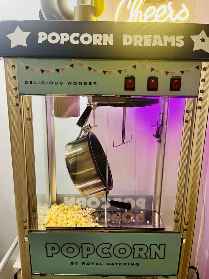 Popcorn 🌽 - La Llama Lounge - 929671