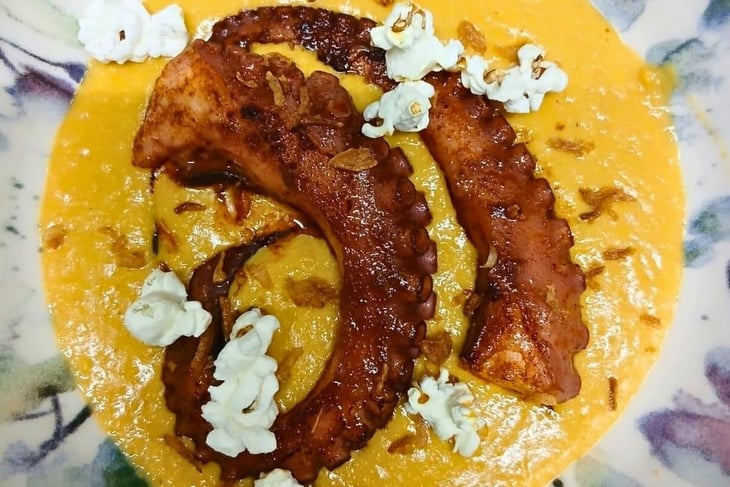 Poulpe Snacké Au Paprika Fumé Sur Sa Crème D'Oignons Et Maïs Grillés - La Cuisine Des Halles - 914570