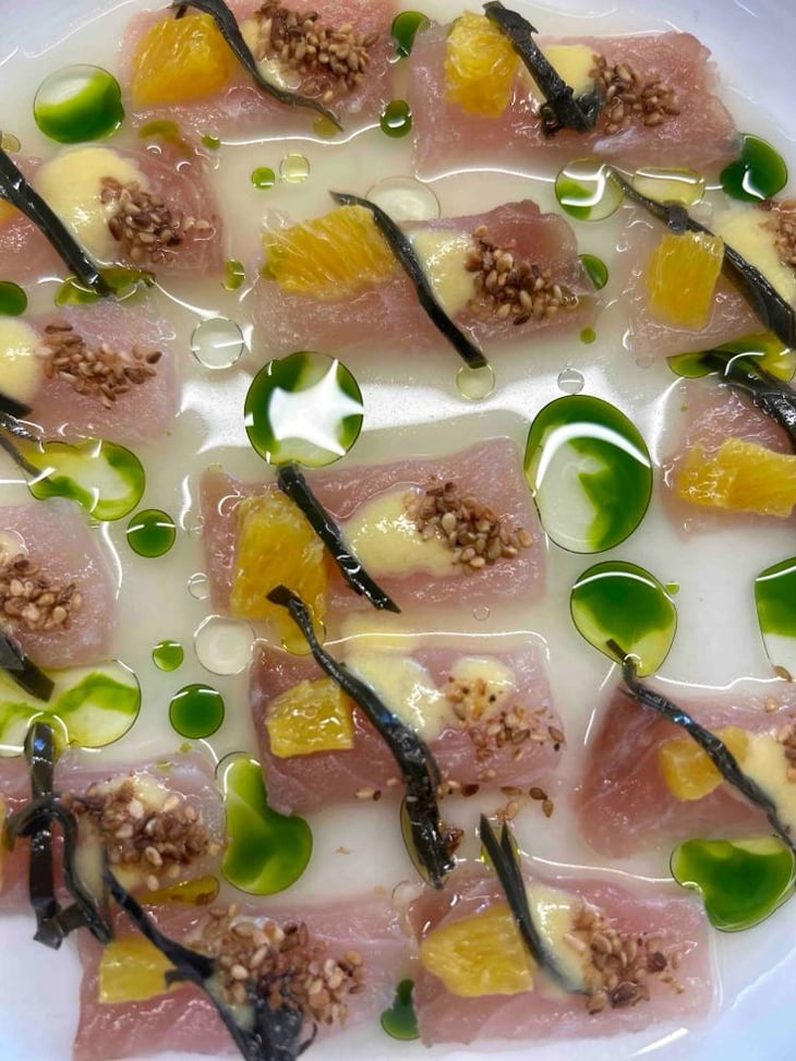 Ricciola, Foglie Di Cappero E Arancia - Angiò Macelleria Di Mare - 912645