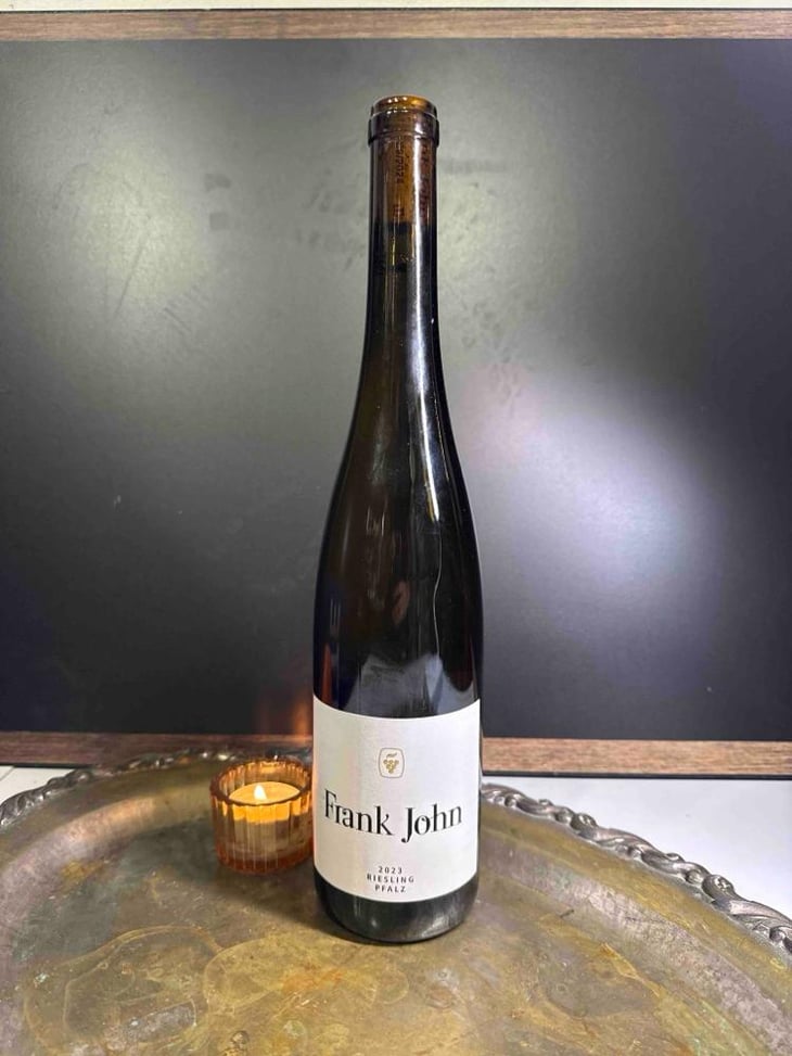 Riesling trocken - Frank John - Das Hirschhorner Weinkontor - John Familie 