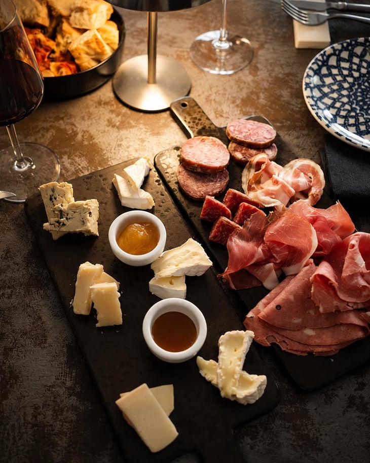 Selezione Salumi E Formaggi - Retro bottiglieria alimentare - 1379902